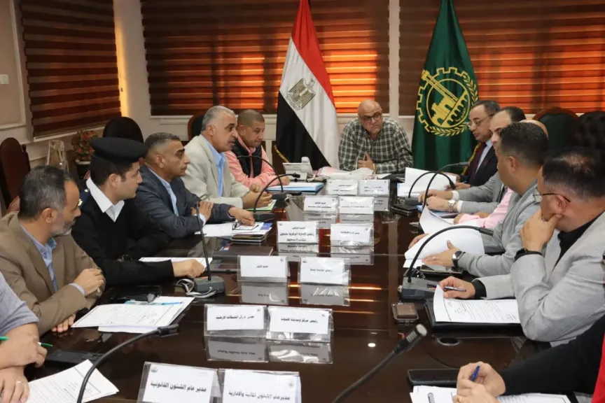 لبحث طلبات المعلنين.. محافظ القليوبية يترأس إجتماع اللجنة العليا للإعلانات بالمحافظة