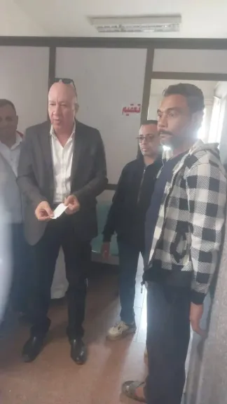 رئيس مدينة كفر شكر يفتح ملف الإهمال الطبي بعد ضبط 14 طبيباً غادروا عملهم