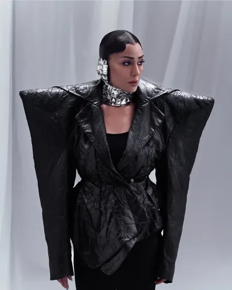 غادة عبدالرازق تخضع لجلسة تصوير مثيرة للجدل.. والجمهور يعلق: ايه دا يافنانة