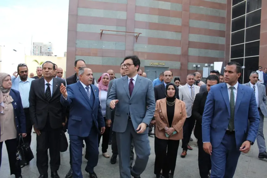 وزير الثقافة ومحافظ بورسعيد يتفقدان قصر الثقافة تمهيدًا لتحويله لمركز متكامل لاكتشاف المواهب واحتضان الإبداع