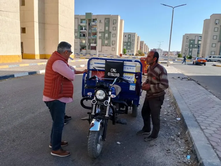 رئيس حي جنوب الغردقة يضبط 2 تروسيكل ويتفقد موقف الأقاليم