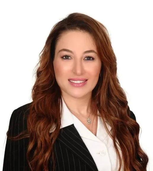 من لاعب يتسلى الي مدمن.. خبيرة تحذر : القمار الإلكتروني كارثة تهدد الشباب بالجنون والانتحار