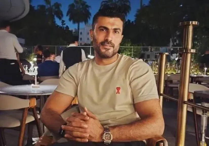 ”بفكر فقرار مصيرى”  .. محمد سامي يطلب من جمهوره أختيار موعد عرض مسلسله 8 طلقات