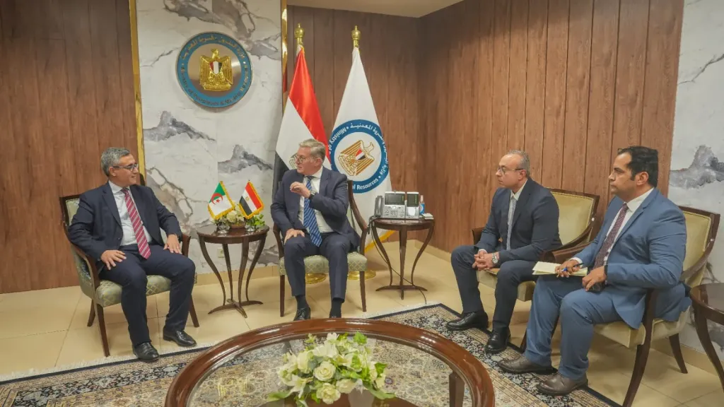 مصر والجزائر تبحثان تعزيز شراكتهما في مجالات البترول والغاز والثروة المعدنية