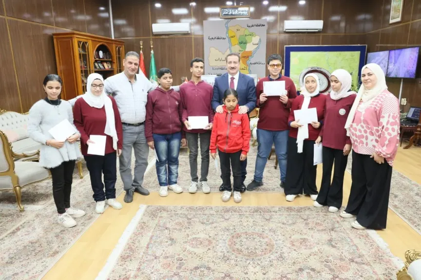 محافظ المنوفية يكرّم الطلاب المتفوقين بمدرسة النور للمكفوفين بشبين الكوم ويمنحهم مكافآت مالية