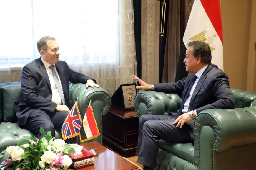 وزير الصحة يستقبل سفير المملكة المتحدة لبحث تعزيز التعاون الصحي المشترك