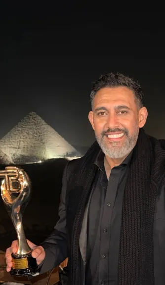 ”الجمهور هو اللي بيصنع اللحظة دي” .. عمرو مصطفى يعلق علي فوزه بجائزة مهرجان  The Best بنسخه الثانية