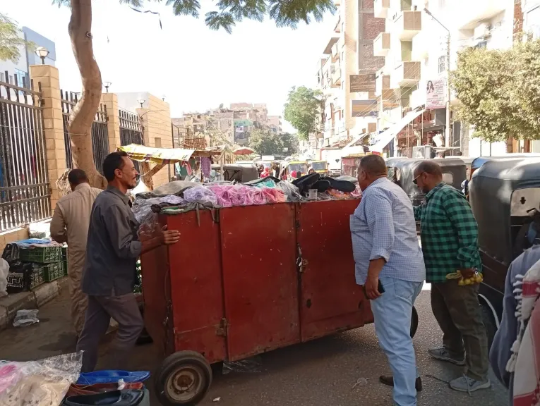محافظ أسيوط: حملات لإزالة الإشغالات وتعديات الباعة الجائلين بشوارع منفلوط لإعادة الانضباط للمدينة