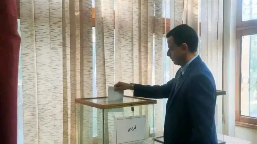 سفير مصر في أديس أبابا يشارك في التصويت بانتخابات مجلس النواب بالخارج