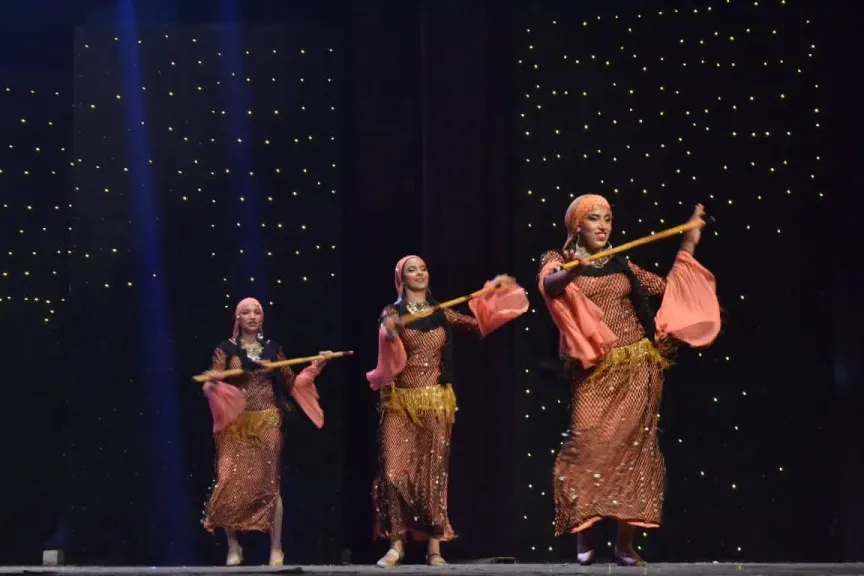 بفقرات متنوعة..تألق فرقتي القومية للفنون الشعبية و الموسيقي الشعبية على مسرح البالون