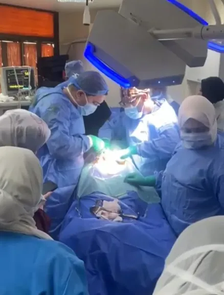 نجاح فريق طبي مستشفى  جامعة أسيوط  في إنقاذ حياة سيدة حامل مصابة بورم بالغده النخامية
