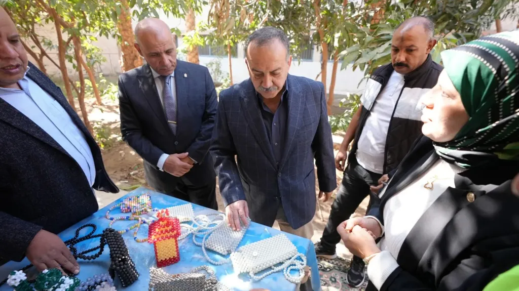 محافظ أسيوط يفتتح معرض مشغولات دار الرعاية الاجتماعية للرجال