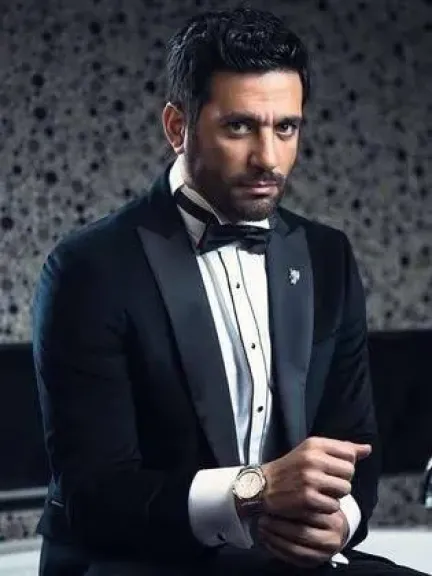 مش قادر أصدق إني بكتب لها رثاء.. حسن الرداد ينعى فتاة كانت تعمل معه