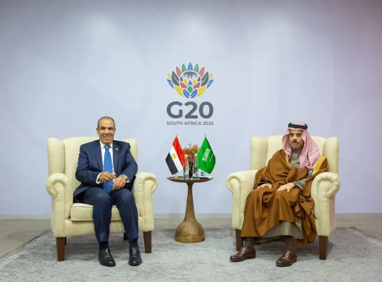 بدر عبدالعاطي وصاحب السمو الأمير فيصل بن فرحان بن عبد الله آل سعود