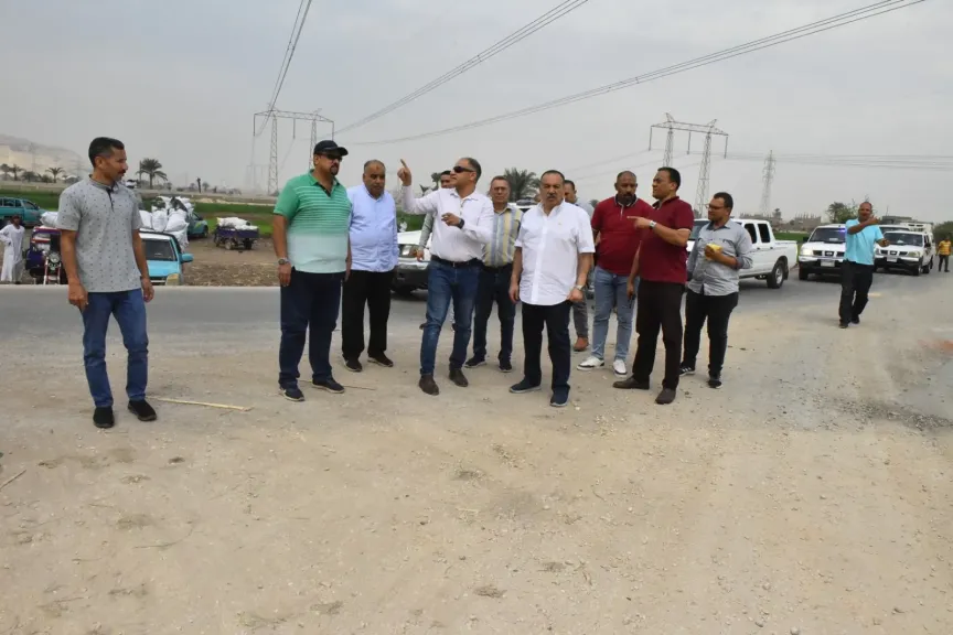 محافظ أسيوط يتفقد أعمال إنشاء طريق يربط قرى ريفا وموشا والزاوية بمنطقة المعلمين ومحور الهضبة