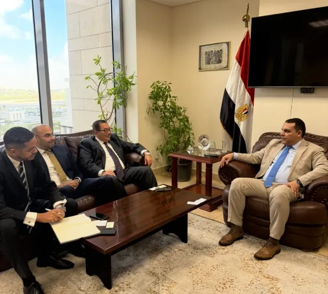 شراكة بين التمثيل التجاري وبنك الإمارات دبي الوطني لدعم توسع الشركات المصرية عالميًا