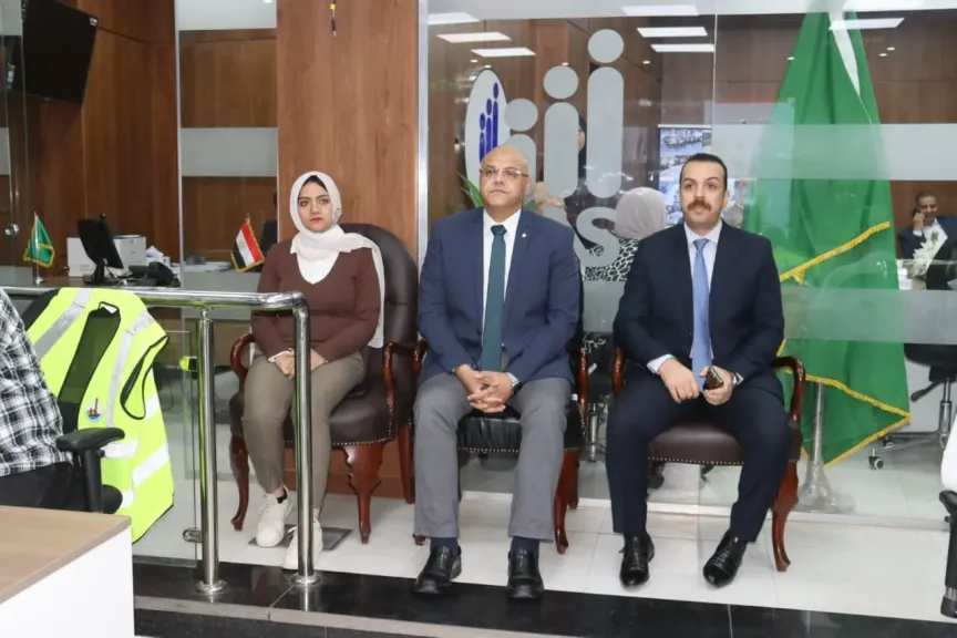 محافظ القليوبية يتابع سير العملية الإنتخابية لمجلس النواب من غرفة الشبكة الوطنية ويُشيد بإقبال المواطنين