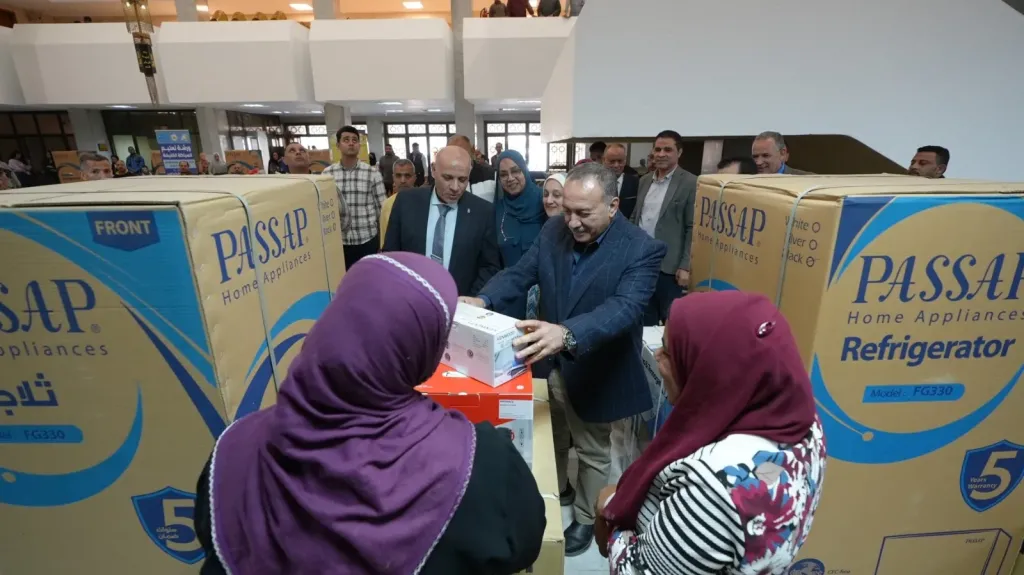 محافظ أسيوط يقدم أجهزة عرائس لـ50 فتاة من الأولى بالرعاية ويؤكد مبادرة إنسانية تعزز التكافل الاجتماعي بالمحافظة