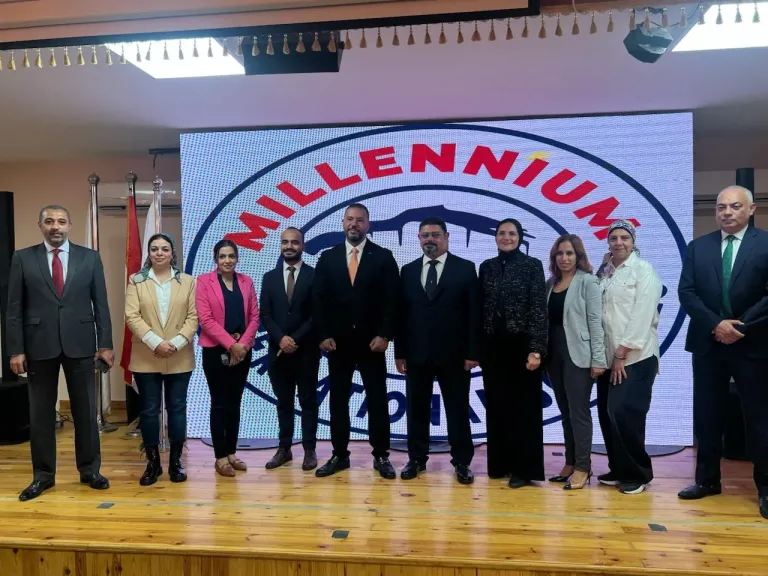 نائب رئيس البورصة المصرية يلقي كلمة تثقيفية لطلاب مدارس ميلينيوم الدولية حول الاستثمار