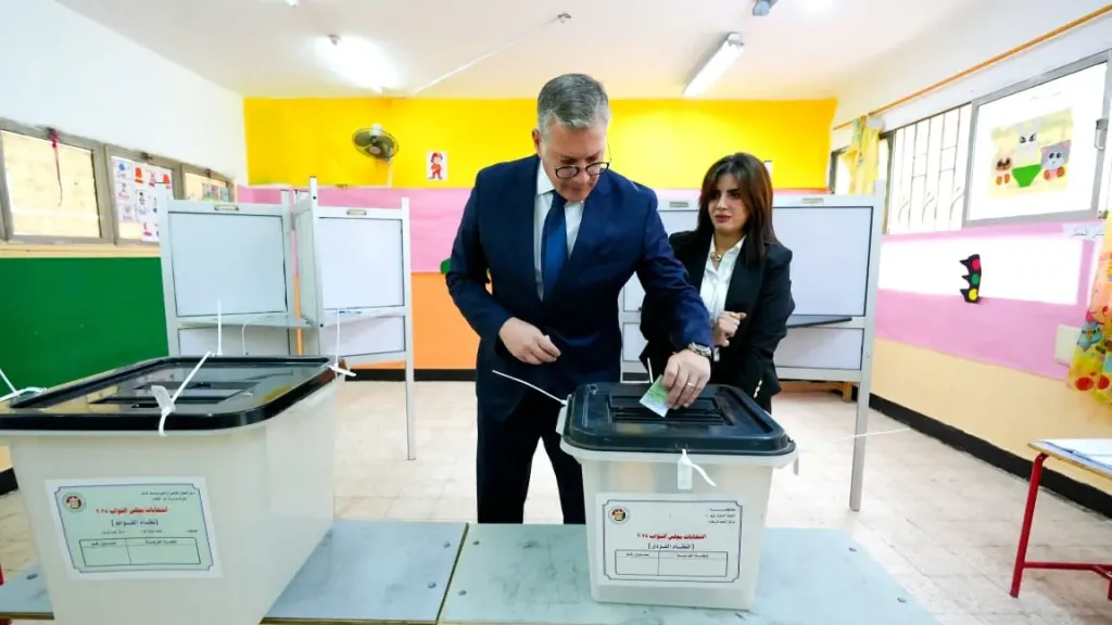 وزير البترول يدلي بصوته في انتخابات النواب ويشيد بدور المشاركة في دعم التشريعات والاستثمار