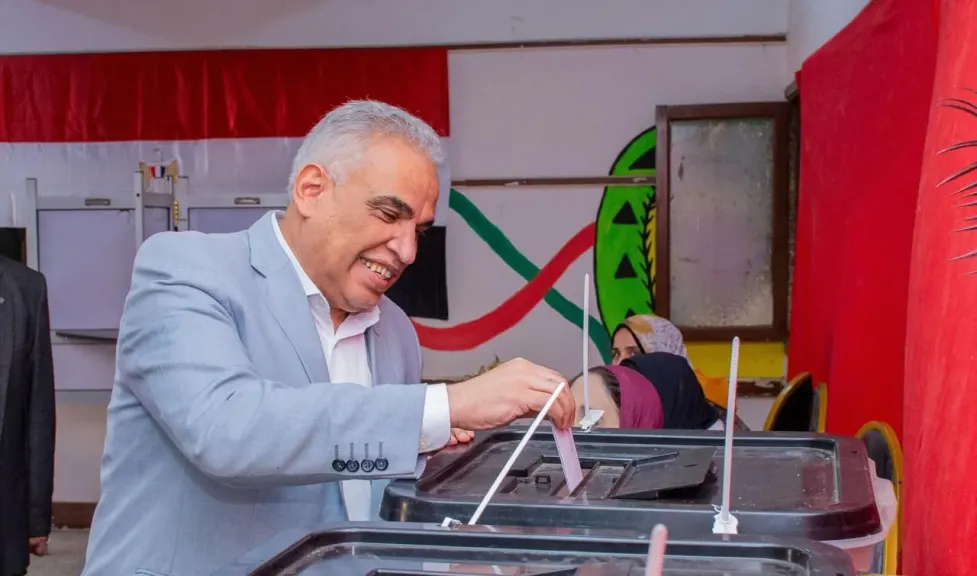 رئيس جامعة طنطا يدلي بصوته ويدعو جميع منسوبي الجامعة للمشاركة الايجابية في الاستحقاق الانتخابي