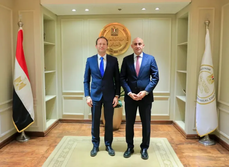 وزير التعليم يبحث مع السفير الفرنسي تعزيز التعاون في تطوير مناهج التعليم الفني