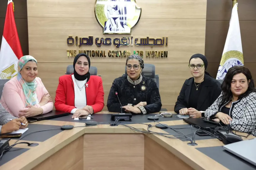 المستشارة أمل عمار تتفقد غرفة العمليات المركزية بالمجلس القومي للمرأة خلال اليوم الأول من المرحلة الثانية من انتخابات مجلس النواب