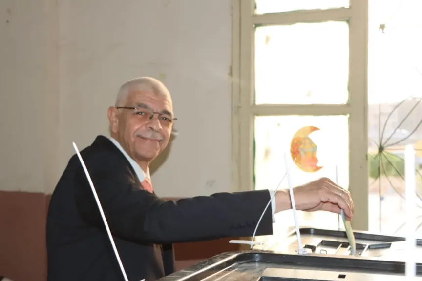 رئيس جامعة المنوفية يُدلي بصوته في انتخابات مجلس النواب 2025