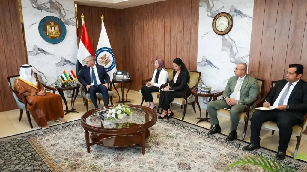 وزير البترول والثروة المعدنية يبحث مع سفير الإمارات تعزيز التعاون والشراكة في قطاع البترول والغاز