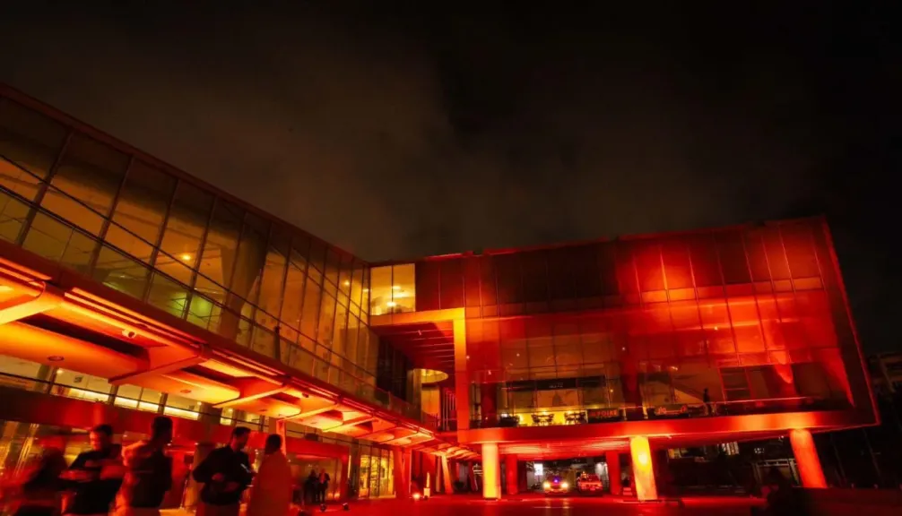 مكتبة الإسكندرية تضيء باللون البرتقالي رمزًا للأمل والمستقبل الخالي من العنف