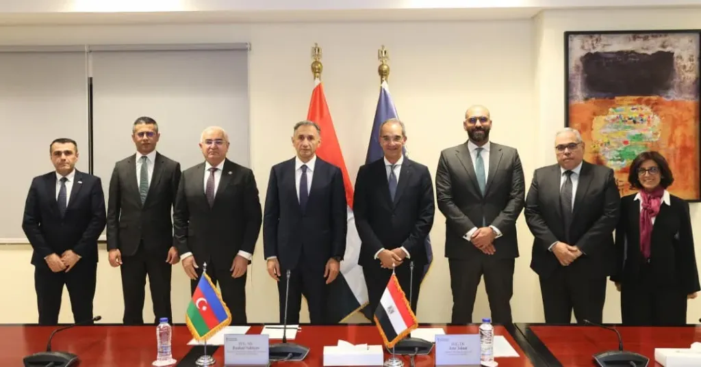 وزير الاتصالات يبحث مع وزير التنمية الرقمية والنقل الأذربيجانى تعزيز التعاون المشترك