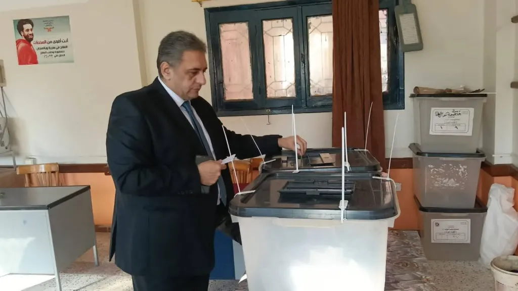 وكيل صحة كفرالشيخ يُدلي بصوته في انتخابات مجلس النواب 2025