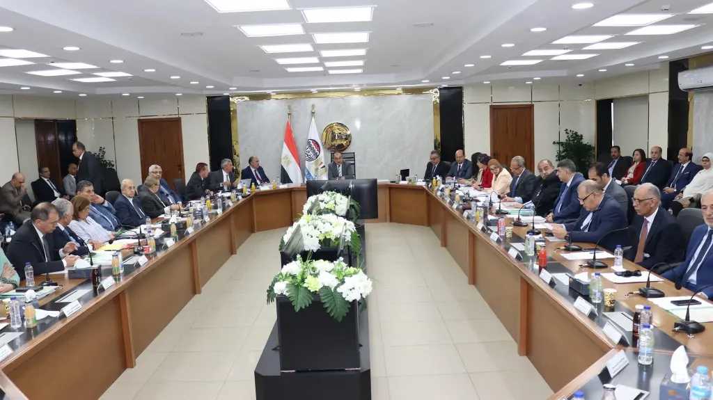 وزير قطاع الأعمال: إيرادات 11.6 مليار وربحية 2.1 مليار جنيه.. القابضة للأدوية تحقق نمواً قياسياً بنسب 79% و174% خلال 2024-2025