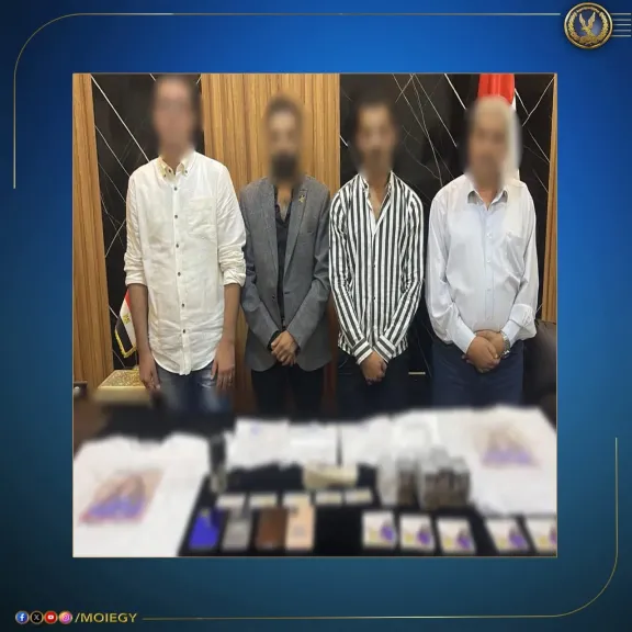 بيوزعوا فلوس.. ضبط 4 أشخاص لتوجيه الناخبين للتصويت لأحد المرشحين بلجان القاهرة