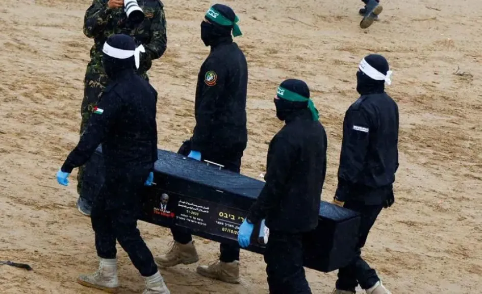 فصائل المقاومة تسلم جثة أحد الأسرى الإسرائيليين للصليب الأحمر