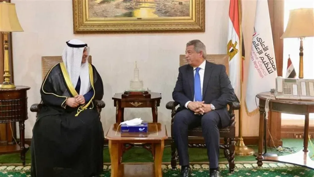 بحث سبل التعاون بين رئيس الأعلى للإعلام ووزير الإعلام الكويتي