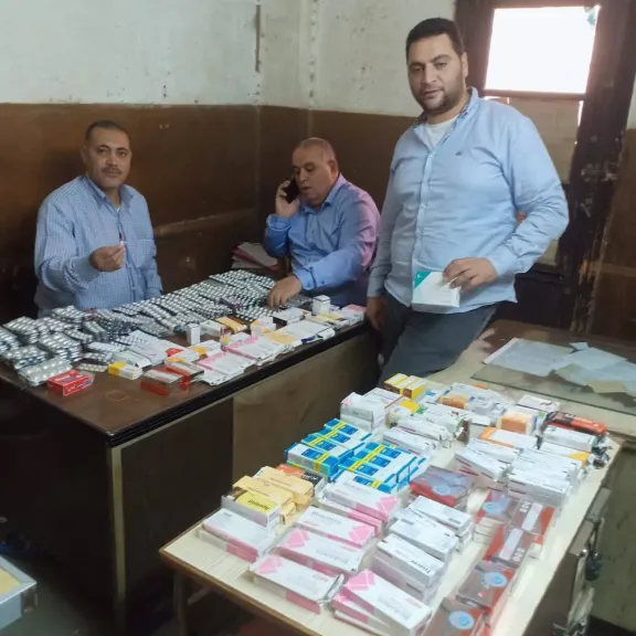 ضبط كمية من أدوية وزارة الصحة أمام مستشفى القوصية المركزي بأسيوط