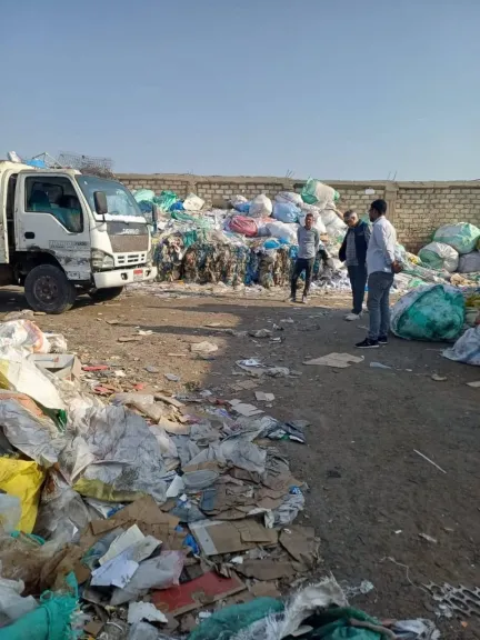 رئاسة حي جنوب الغردقة : استمرار الحملات الميدانية علي مخازن جمع وفرز القمامة
