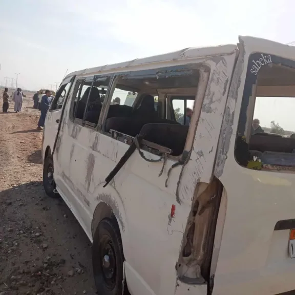 15 مصاب بينهم 3 تلاميذ أشقاء.. ننشر تفاصيل حادث انقلاب سيارة ميكروباص في قنا.. أسماء