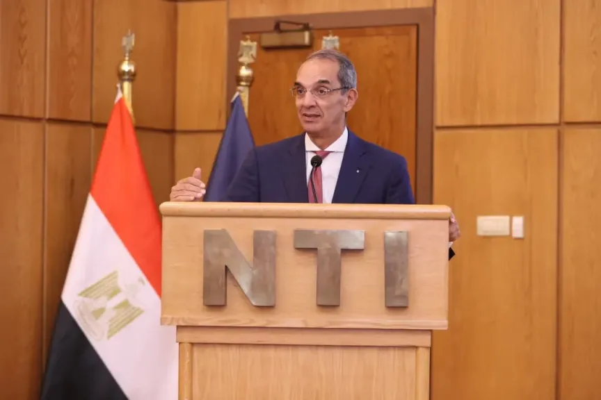 وزير الاتصالات يكرم الفرق المصرية المشاركة فى المنتدى الأفرواسيوى للابتكار والتكنولوجيا بماليزيا