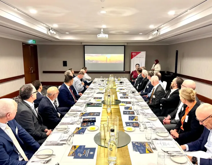 وزير البترول والثروة المعدنية يعقد لقاءاً موسعاً مع شركات التعدين الأسترالية