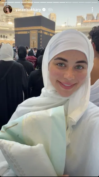 الحمدلله الذي بلغني بيته الحرام.. يارا السكري تؤدى مناسك العمرة