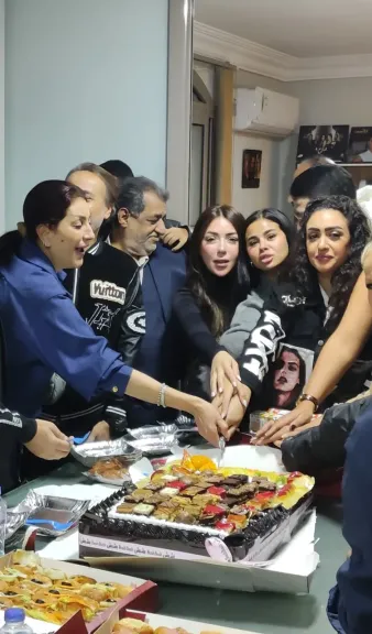 شاهد..صور فريق عمل مسلسل «السرايا الصفرا» يحتفل بأول يوم بروفات