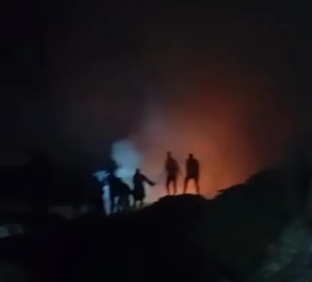 ”النيران مش بتنطفي”.. نشوب حريق التهم عصارة عسل أسود في قنا