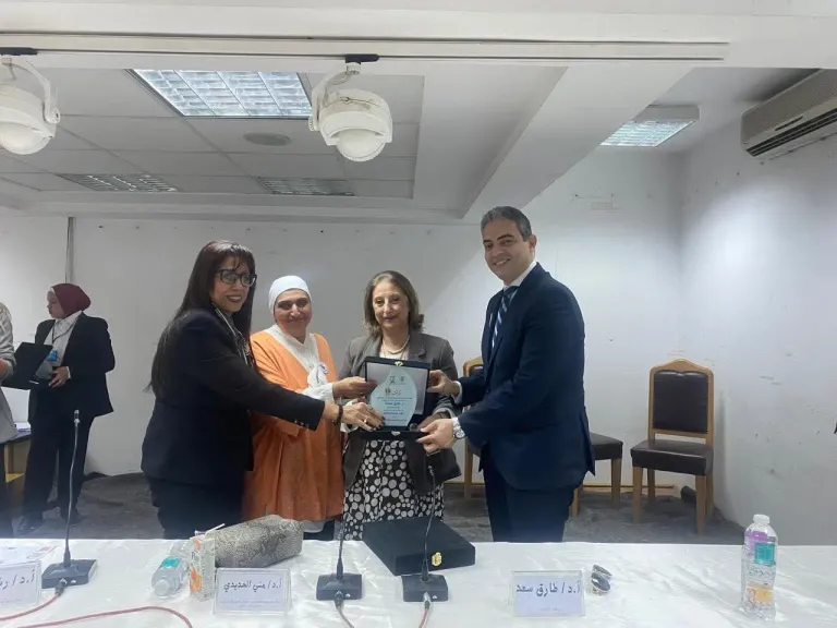 جامعة القاهرة تُكرّم نقيب الإعلاميين تقديرًا لدوره البارز في دعم شباب الجامعات