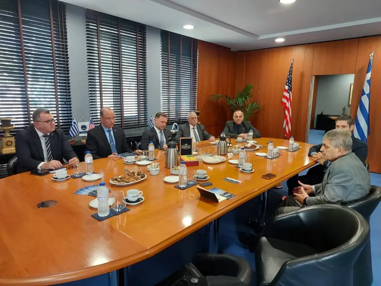 مباحثات مصرية يونانية للتصنيع المشترك في مجالات تحويل السفن للعمل بالوقود النظيف