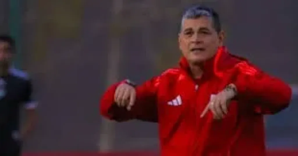 أوسكار يتابع طاقم حكام مباراة مسار وأسوان من المدرجات