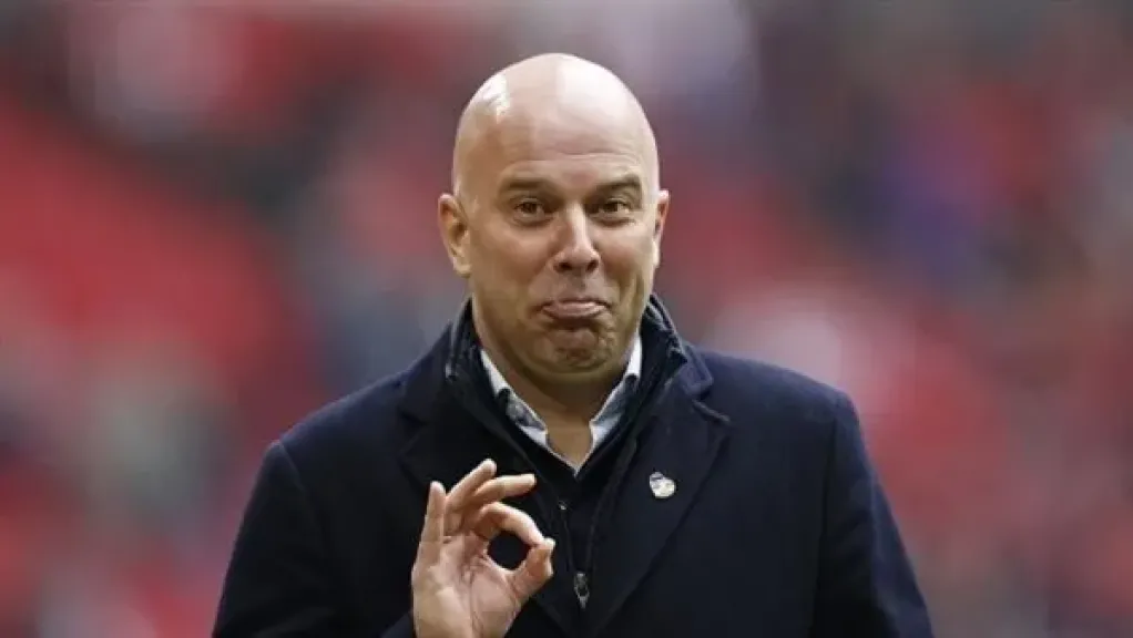 إقالة آرني سلوت تشتعل في ليفربول.. كم سيكلف القرار خزينة النادي؟