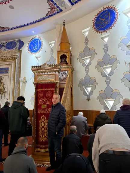 النائب أسامة شرشر يؤدى صلاة الجمعة في مسجد تركي بألمانيا