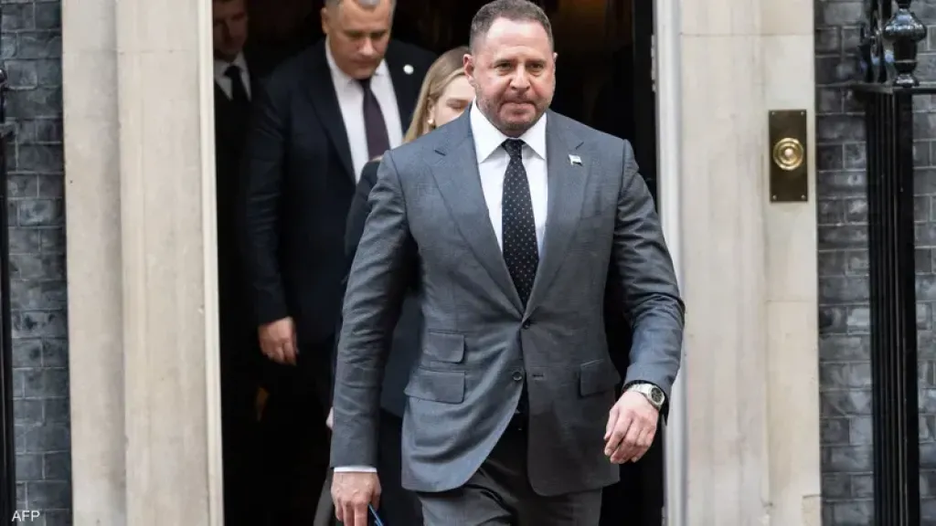 استقالة مدير مكتب زيلينسكي تهز كييف وسط مفاوضات السلام